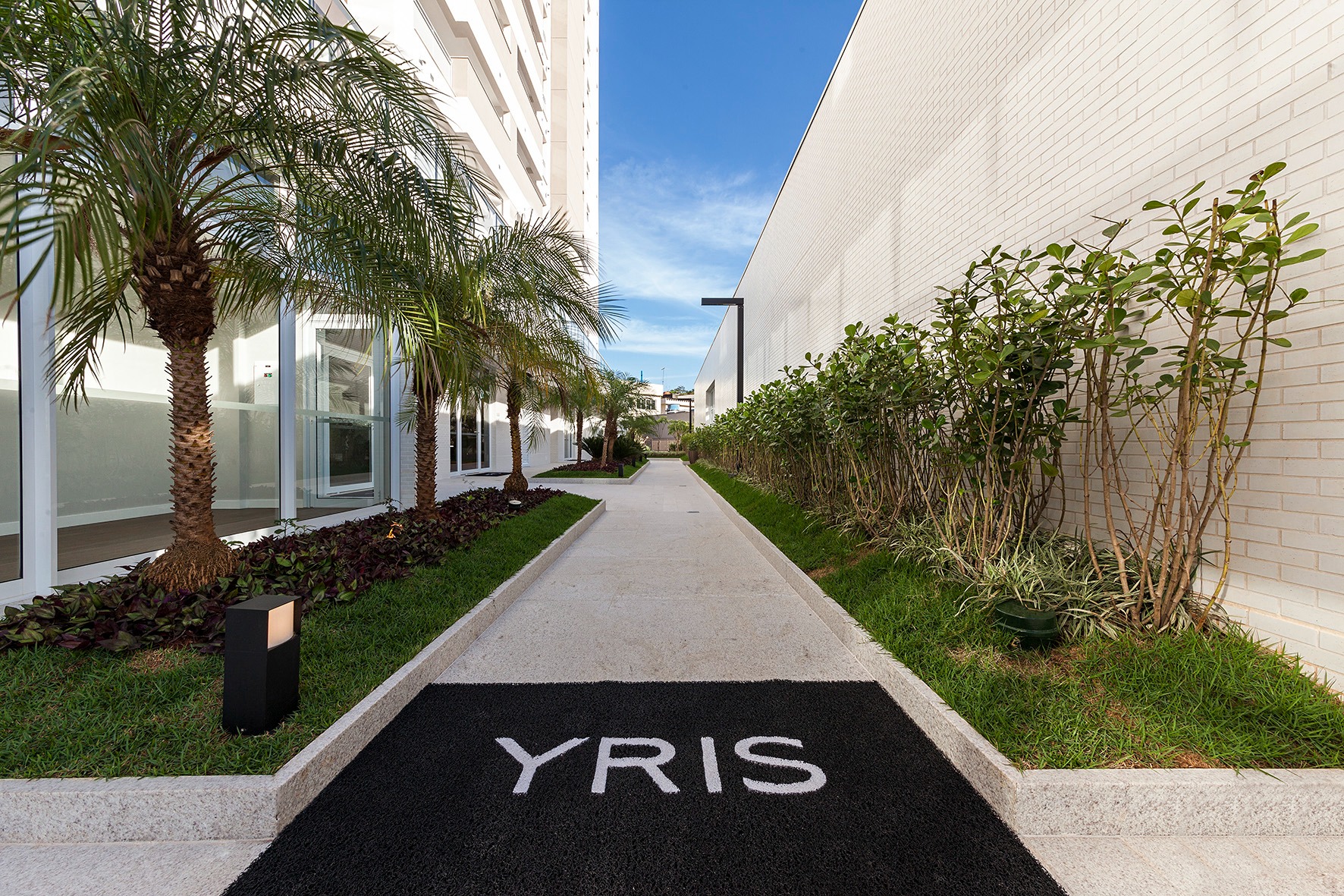 Paisagismo e circulação do Condomínio Yris